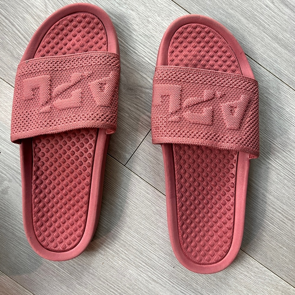 APL women’s tech loom slides